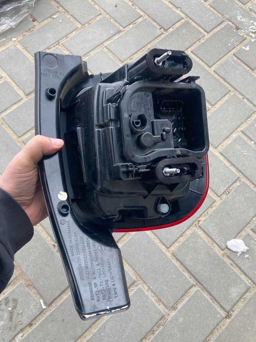 DUSTER II 2 LIFT 21-24 lampa prawy tyl PRAWA oryginal EUROPA /wysylka