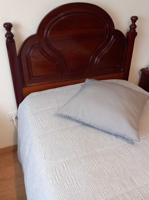Cama Solteiro em Mogno com Colchão
