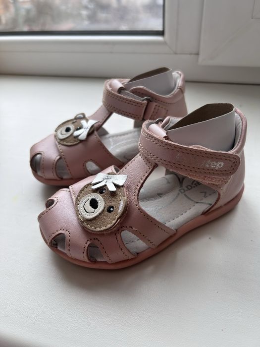 Босоніжки для дівчинки 23 розміру