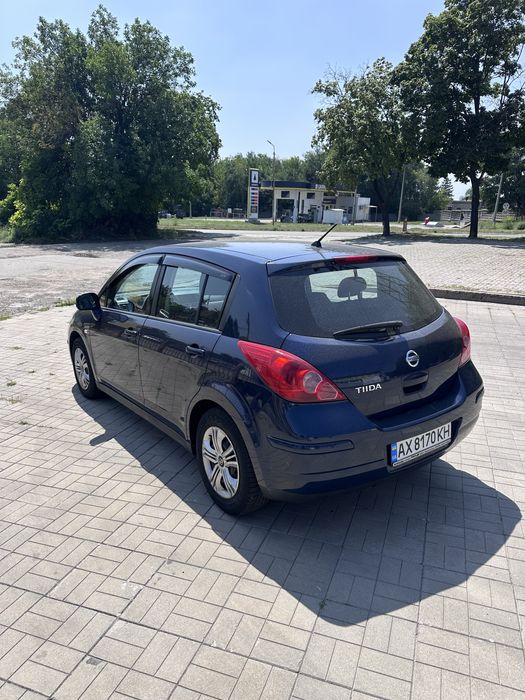 Nissan Tida 2010 Автомат