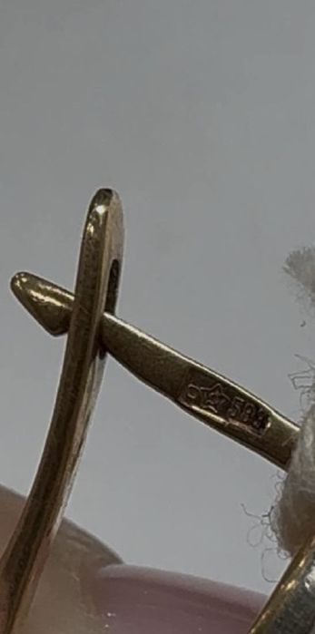 Золотые серьги с якутскими бриллиантами