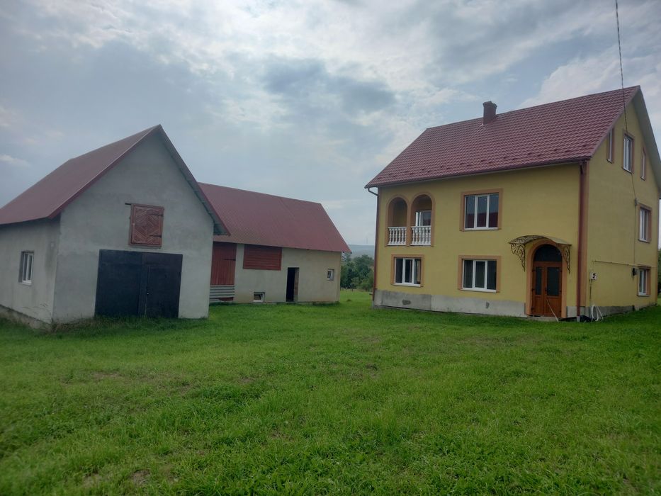 2-поверхова хата в с. УЛИЧНЕ