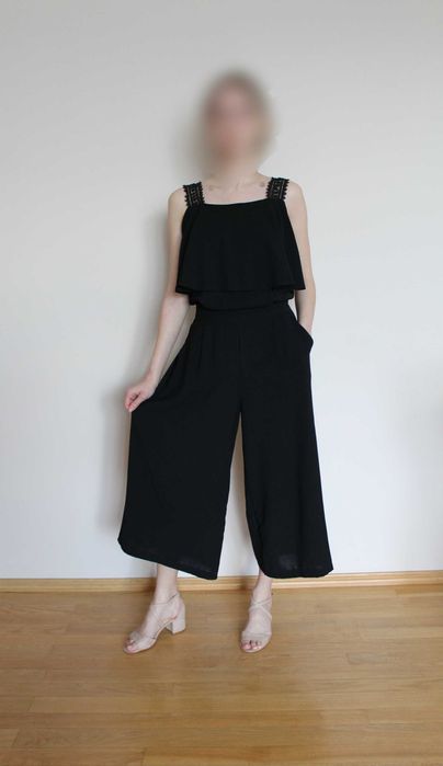 Стильний елегантний чорний комбінезон міді з воланом та кюлотами S/M