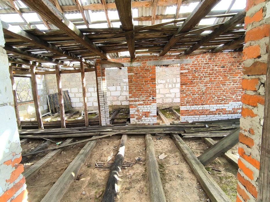 Недорого!Недобудований будинок та 15сот.в Макарові.Підведено газ.