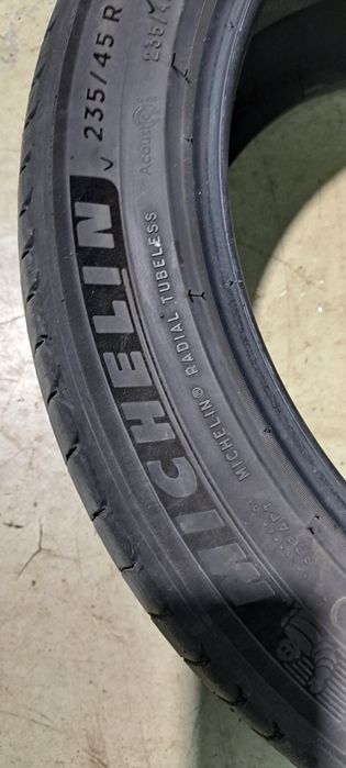 Pneus 235/45/18 michelin