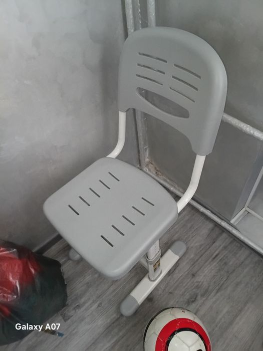 Парта та стілець дитячі