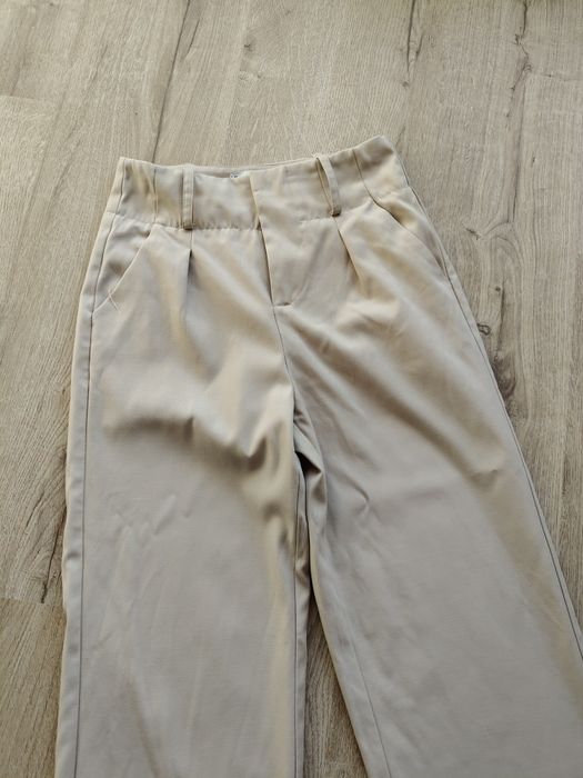 Beżowe szerokie spodnie damskie Bershka relaxed XXS 32