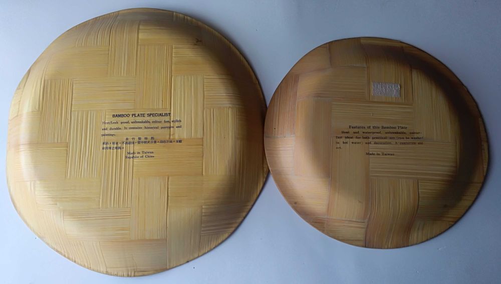 Dois pratos em bambu fabricados em Taiwan