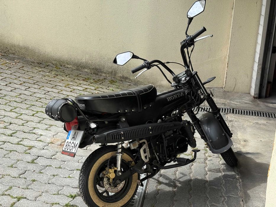 Honda DAX 125 ( réplica ) 1000Km ainda a fazer rodagem , ótima para passeios , condução ótima e muito maneirinha .