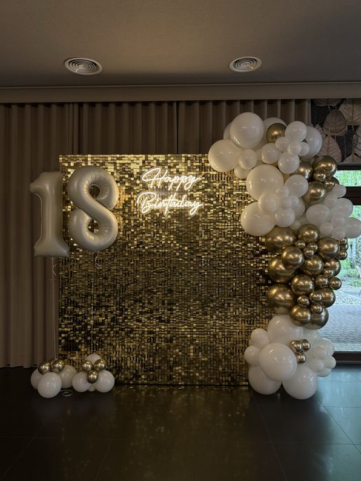 Złota ścianka cekinowa