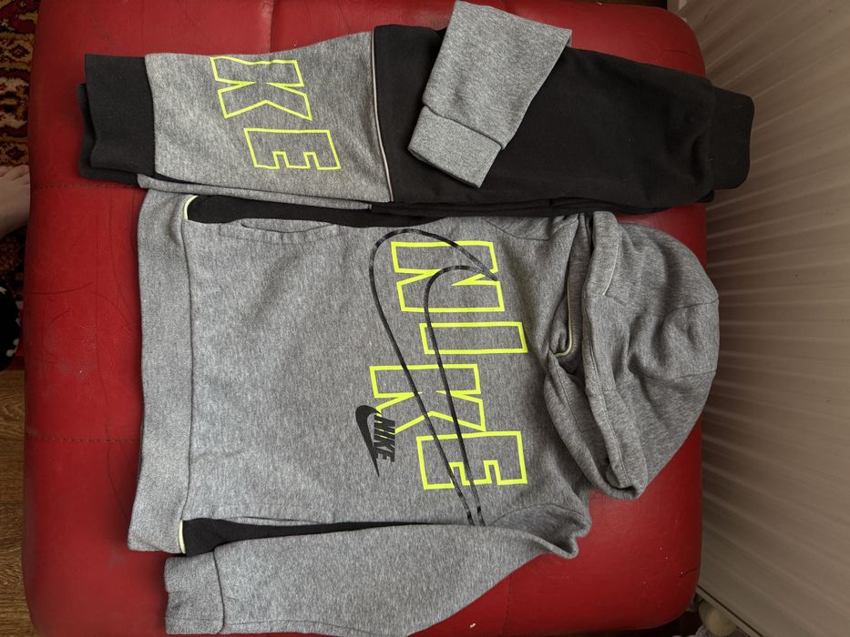 Костюм Nike oригінал. 92-98 на 2-3 рочки.