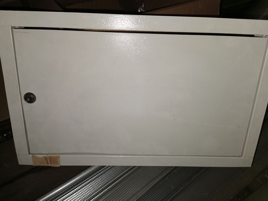 Drzwiczki rewizyjne metalowe z zamkiem lub na klik