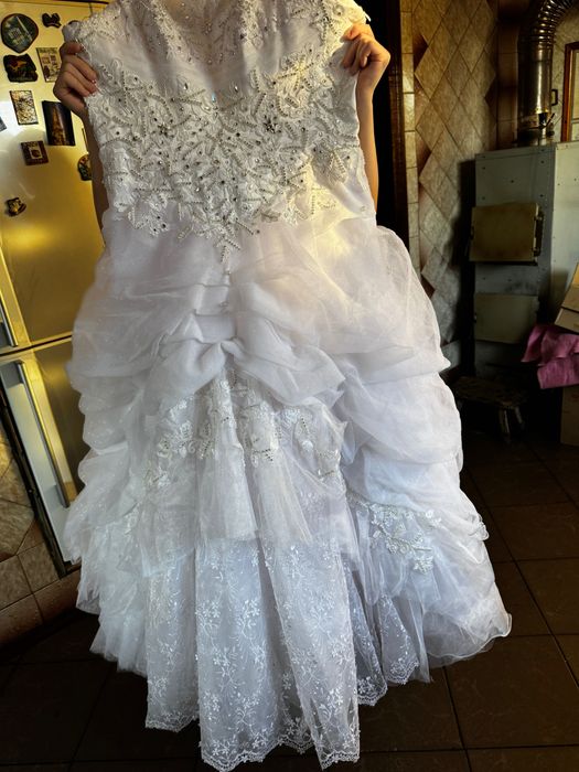 Весільна сукня, дуже гарна. В гарному стані. Недоліків не має