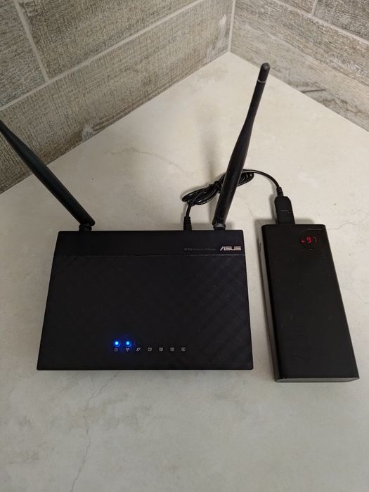 WiFi роутер, кабель питания