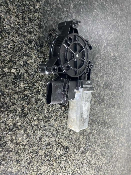 Podnośnik szyb prawy przód Opel Corsa D
