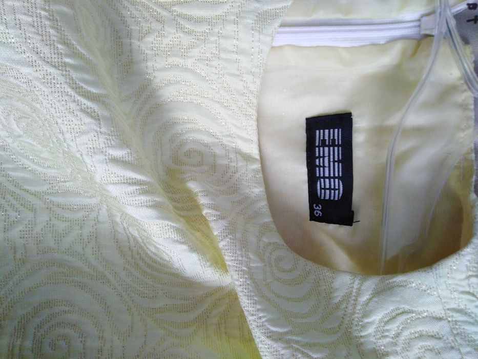 Sukienka żółta ze złotą nitką roz 36