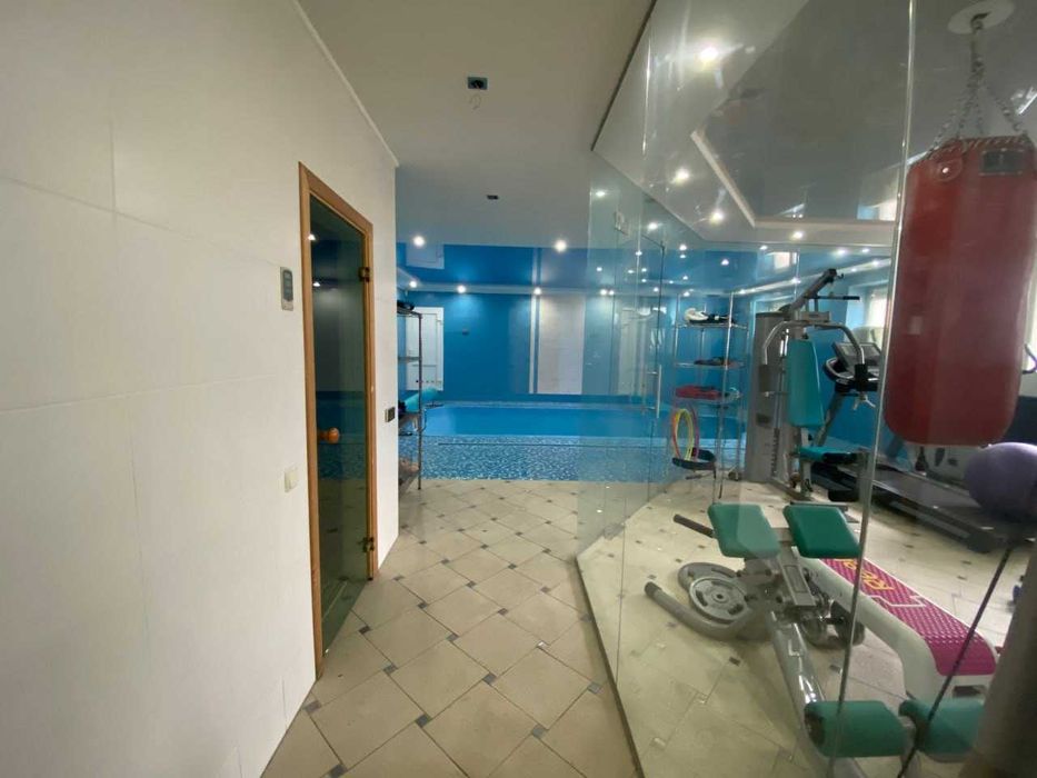 Продаж будинку з басейном в Лісовій Бучі