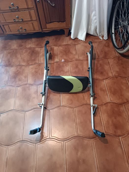 Andarilho para pessoas idosas com rodinhas como novo