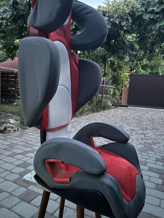 Продам дитяче автокрісло chicco