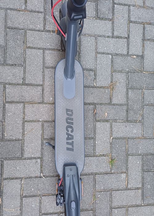 Hulajnoga elektryczna DUCATI Pro I Evo 350W 8.5"