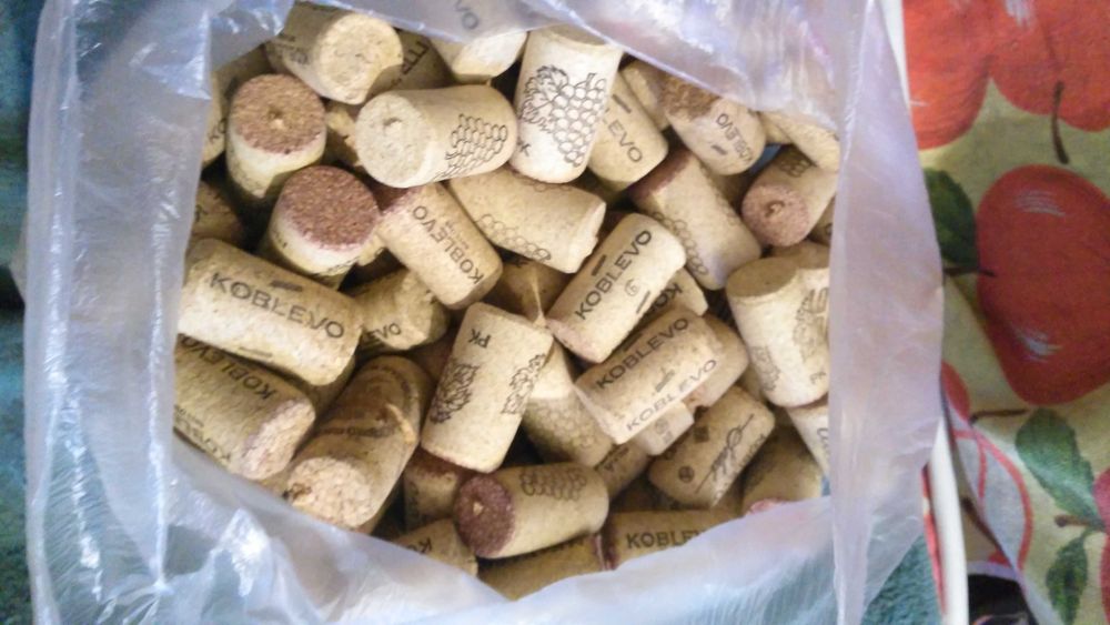 Пробки винні і шампанського