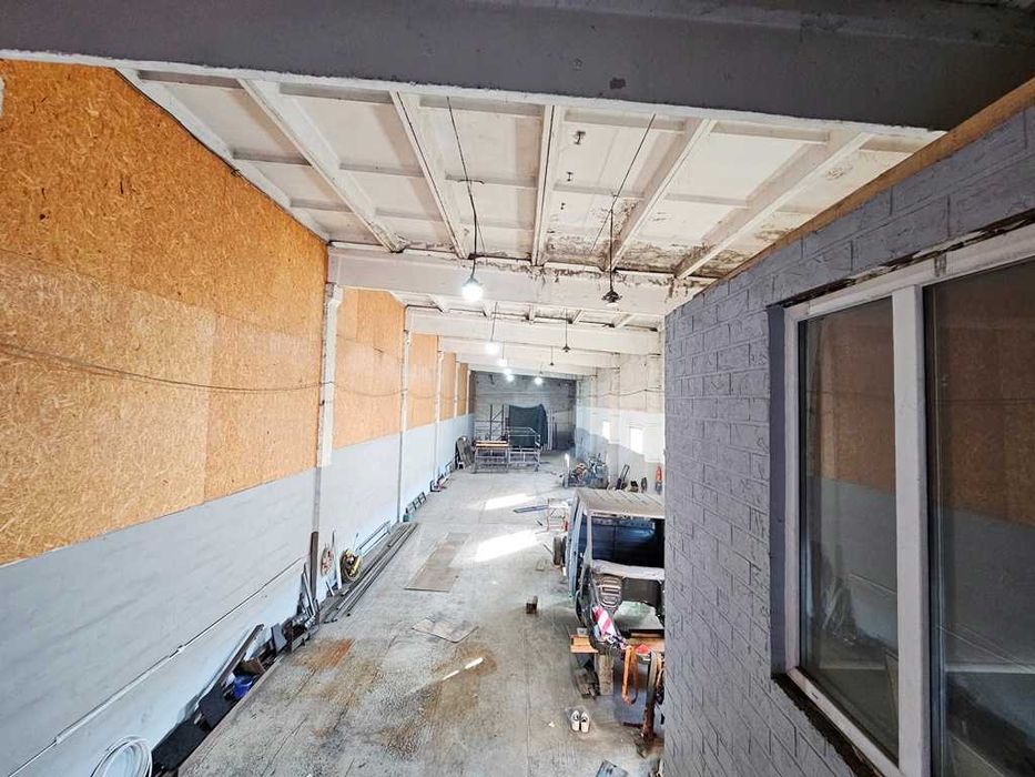 Продається виробничо-складське приміщення в промисловій частині мСтрий