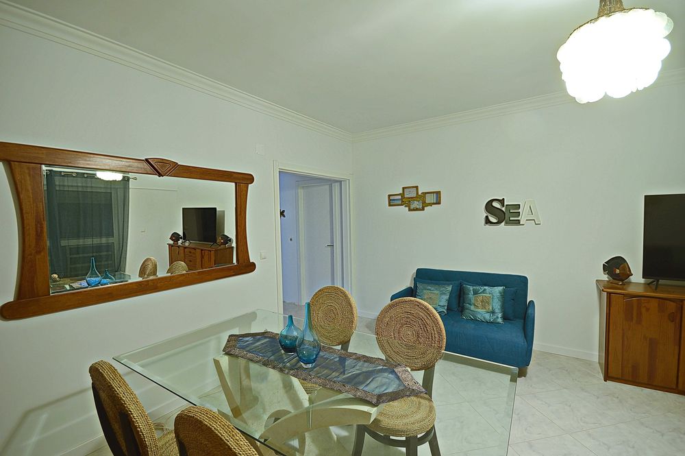 Sesimbra T2 com piscina,  1º linha com garagem mobilado