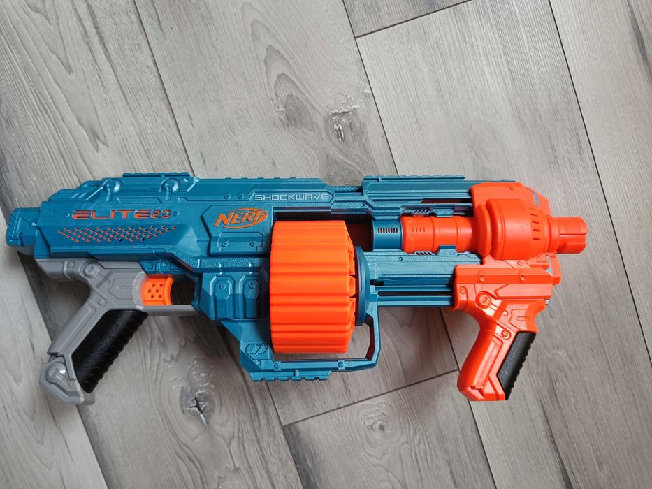 Sprzedam zabawka pistolet Nerf nowy, plus gratis 2 worki treningowe