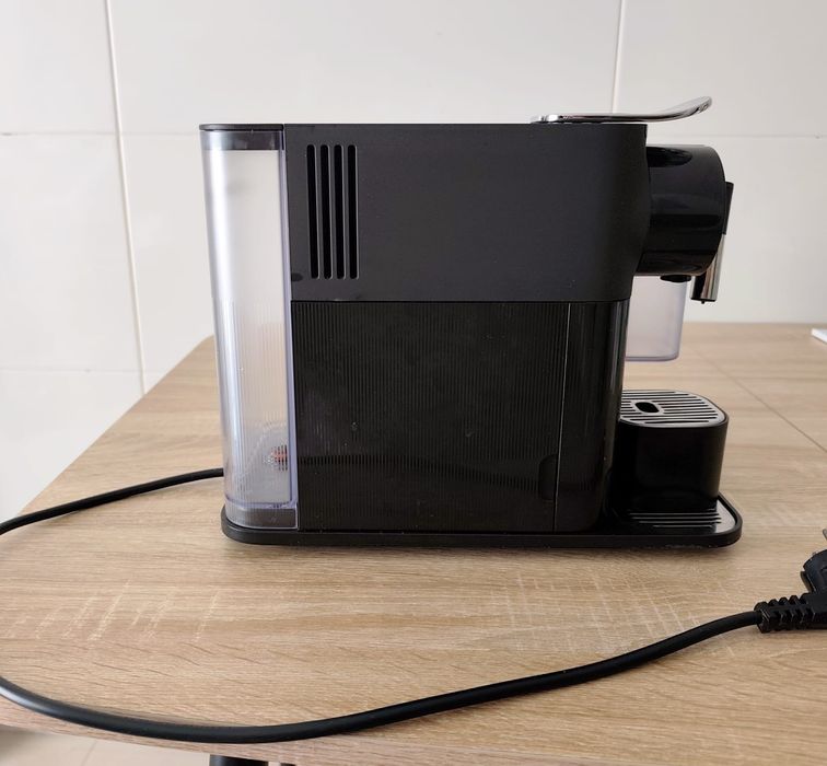 Máquina de Café Nespresso Lattissima One De'Longhi – Excelente Estado