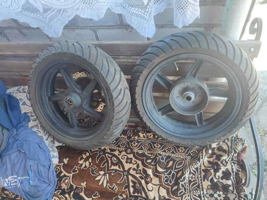 продам колеса від скутера 150 куб, диски в зборі 157qm. R13