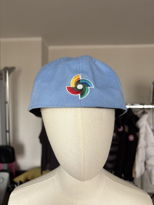 Czapka New Era.