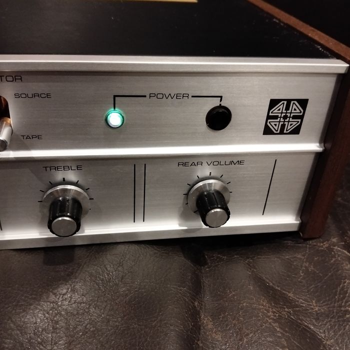 Amplificador Akai AA-6100