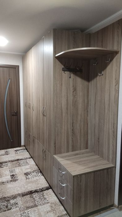 Прихожая б/у, состояние новой