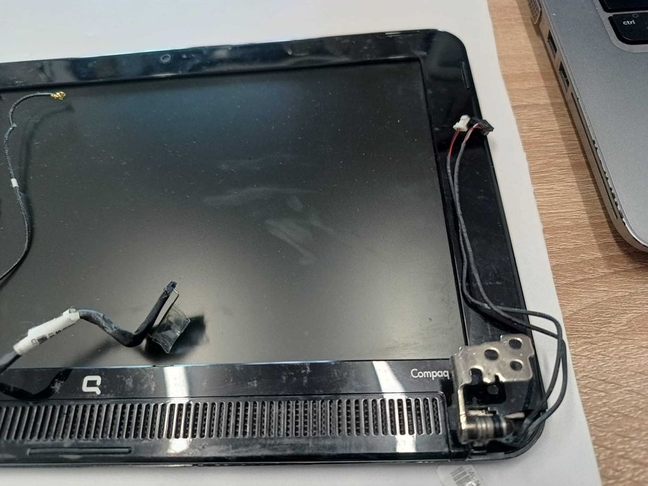 Klapka matrycy do laptopa HP Compaq mini 110. (1)