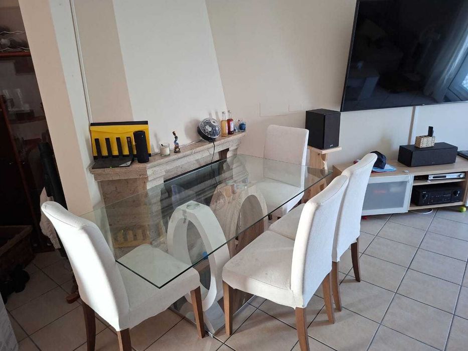 Conjunto Mesa de Jantar Moderna em Vidro (Conforama) + 4 Cadeiras IKEA