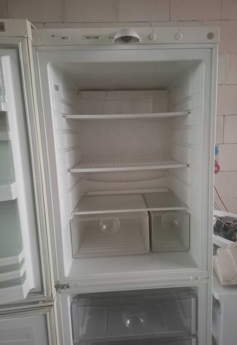 wysoka lodówka 2 agregatowa osobno zamrazalnik i chłodziarka