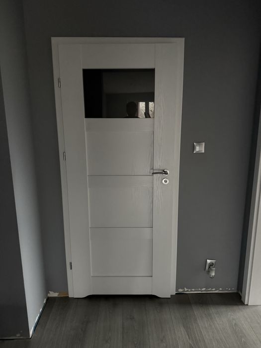 Białe drzwi z ościeżnicami 3 pary stan bardzo dobry