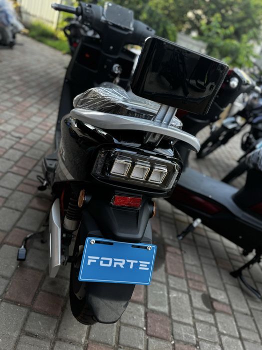 Електроскутер FORTE STRIKER