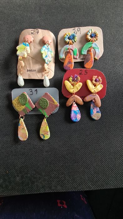 Brincos feitos à mão