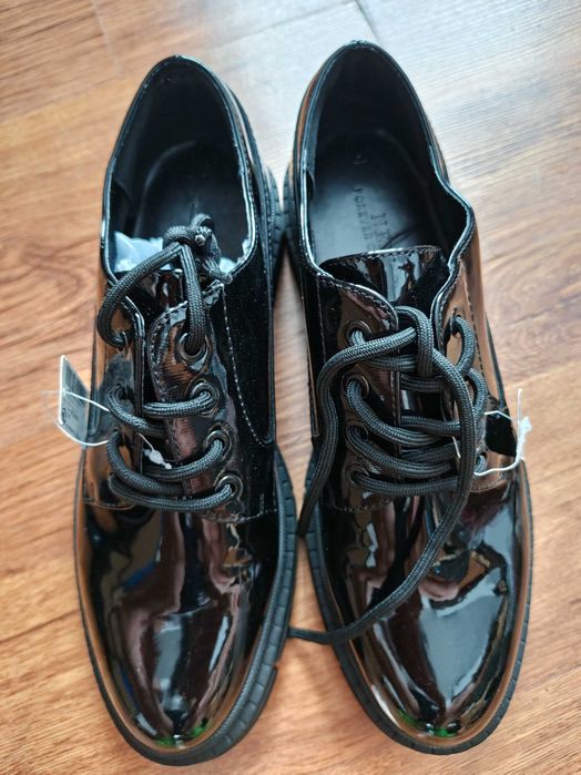 Lakierowane lordsy loafersy Next 41