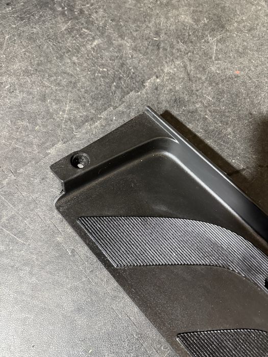 Підніжка ступенька порог бокової дверки спрінтер Sprinter W907 W910