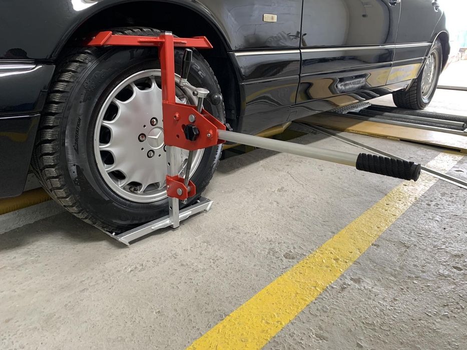 Ручной люфт-детектор диагностики автомобиля.