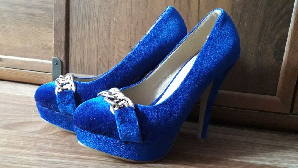 Новые туфли ярко синего цвета размер 37 с подарком