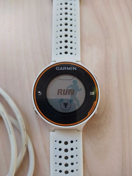 Спортивний годинник для бігу Garmin Forerunner 620
