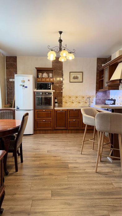 Будинок,Гостомель,Центр,Інд.газ опал,Без комісії%Терміново,Поряд ліс