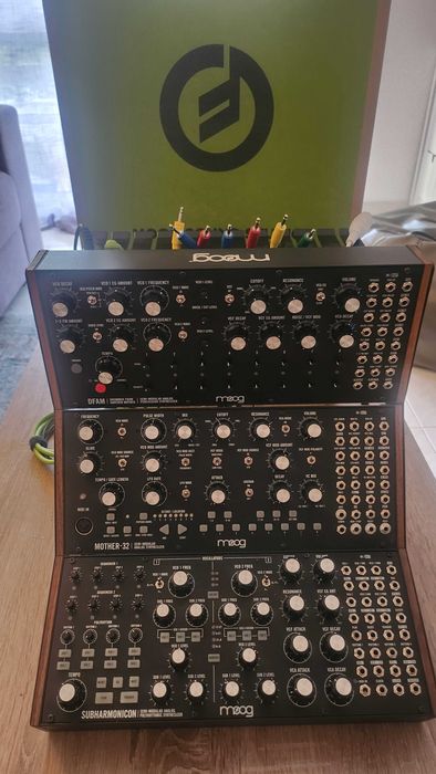 MOOG Sound Music Studio DFAM Mother32 e Subharmonicon + Placa Som Moog