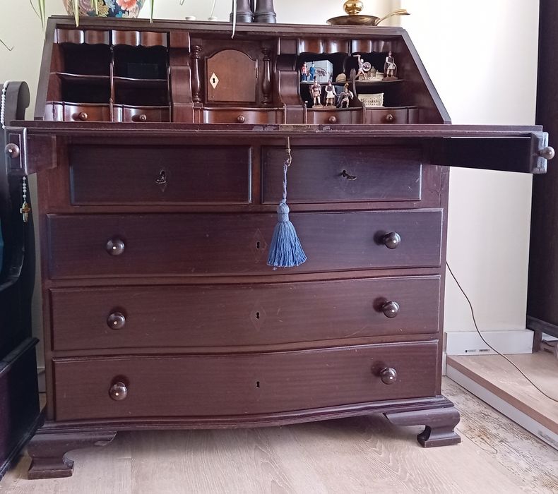 Escrivaninha madeira maciça com três segredos