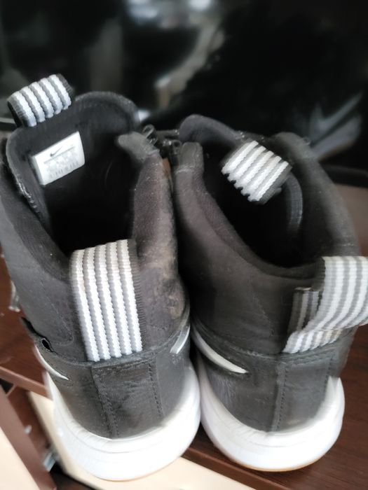 Продам кроссовки Nike