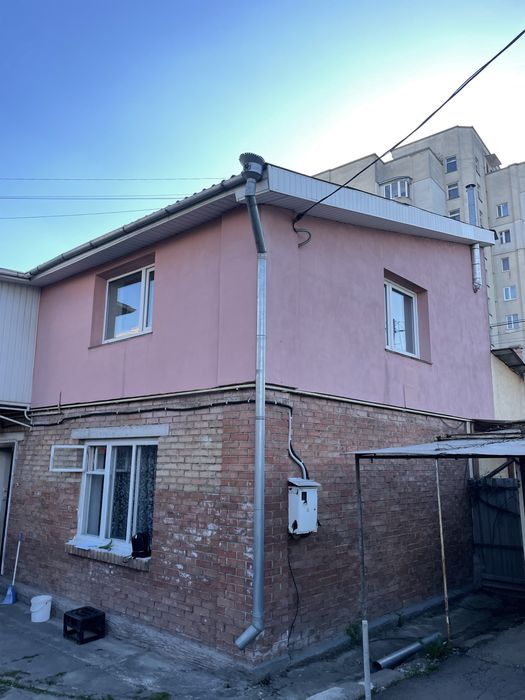 Продаж частини будинку в самому центрі