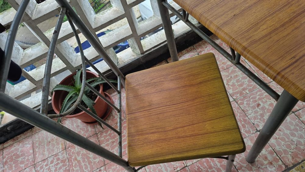 Mesa e 4 cadeiras
